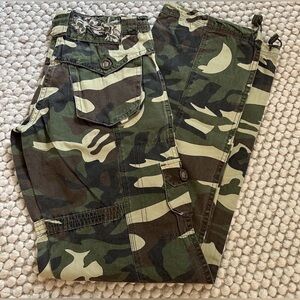 Abercrombie Fitch Womens Green Camo Cargo Pants Vintage y2k size 2 embroidered